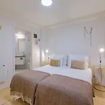 Cozy Urban In Apartment *